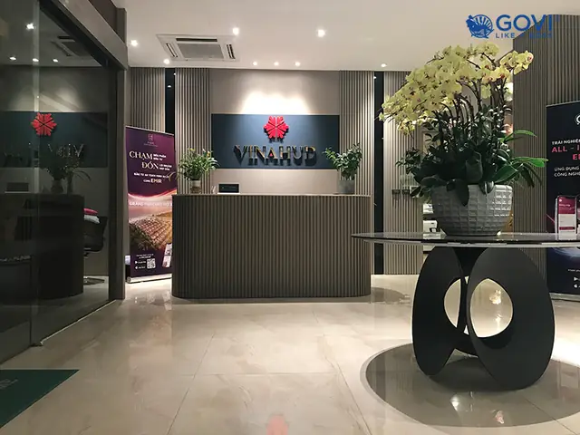 Sảnh Chờ, Quầy Lễ Tân