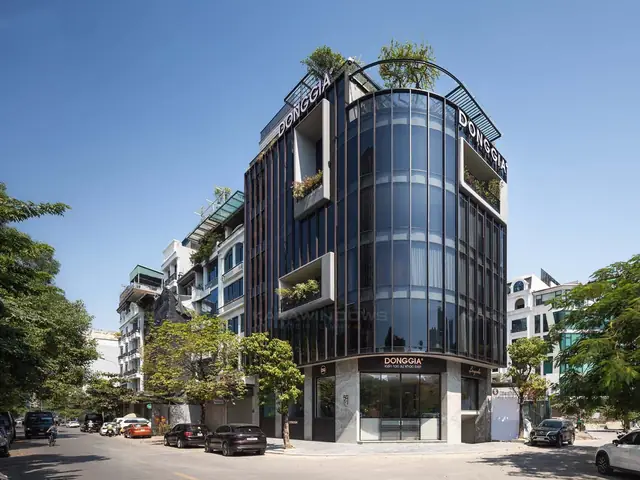 Đồng Gia Showroom - Vách Kính Hộp Uốn Cong