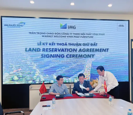 Hôm Nay, Ngày 22/02/2022, Tại Khu Công Nghiệp Cầu Cảng Phước Đông Tổ Chức Long Trọng Lễ Ký Kết Thỏa Thuận Giữ Đất Giữa Công Ty Cổ Phần Img Phước Đông Và Công Ty Tnhh Nội Thất Vĩnh Phát. Buổi Lễ Ký Kết Thỏa Thuận Có Ý Nghĩa Rất Quan Trọng, Đây Là Bước Đầu Tiên Trong Quá Trình Hợp Tác Lâu Dài Của Hai Doanh Nghiệp. Buổi Lễ Diễn Ra Thành Công Tốt Đẹp Là Tiền Đề Phát Triển Của Kcn Cầu Cảng Phước Đông Trong Năm Mới Nhâm Dần 2022. Hôm Nay, Ngày 22/02/2022, Tại Khu Công Nghiệp Cầu Cảng Phước Đông Tổ Chức Long Trọng Lễ Ký Kết Thỏa Thuận Giữ Đất Giữa Công Ty Cổ Phần Img Phước Đông Và Công Ty Tnhh Nội Thất Vĩnh Phát. Buổi Lễ Ký Kết Thỏa Thuận Có Ý Nghĩa Rất Quan Trọng, Đây Là Bước Đầu Tiên Trong Quá Trình Hợp Tác Lâu Dài Của Hai Doanh Nghiệp. Buổi Lễ Diễn Ra Thành Công Tốt Đẹp Là Tiền Đề Phát Triển Của Kcn Cầu Cảng Phước Đông Trong Năm Mới Nhâm Dần 2022.