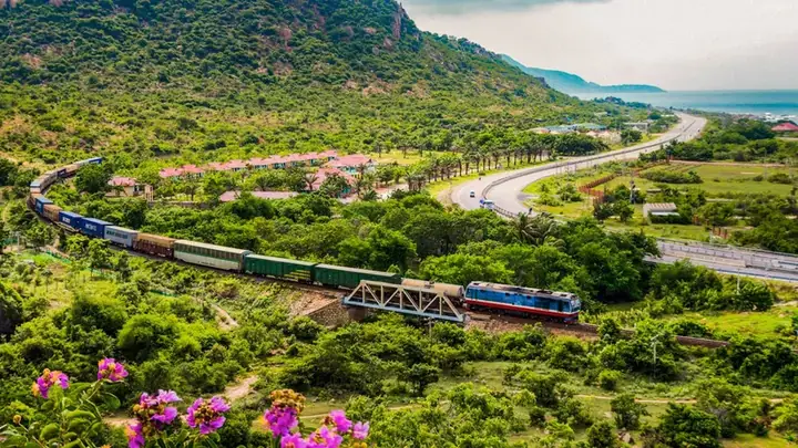 Lựa Chọn Phương Tiện Cho Hành Trình Tháng 7 Lựa Chọn Phương Tiện Cho Hành Trình Tháng 7