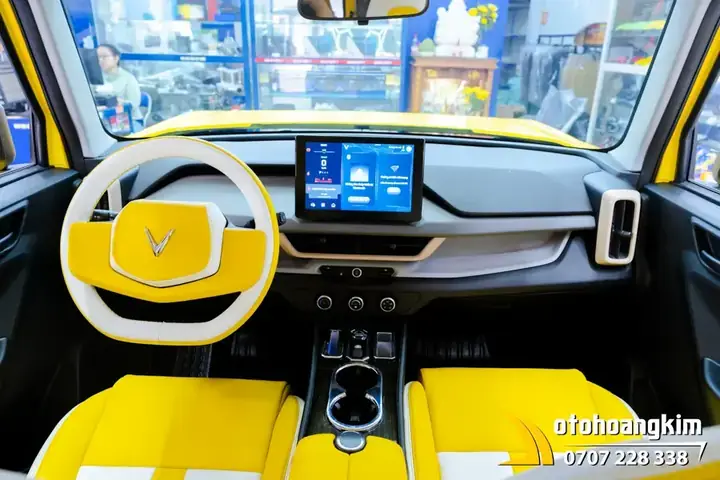 Hạng Mục Đổi Màu Nội Thất Vàng - Trắng Xe Vf3