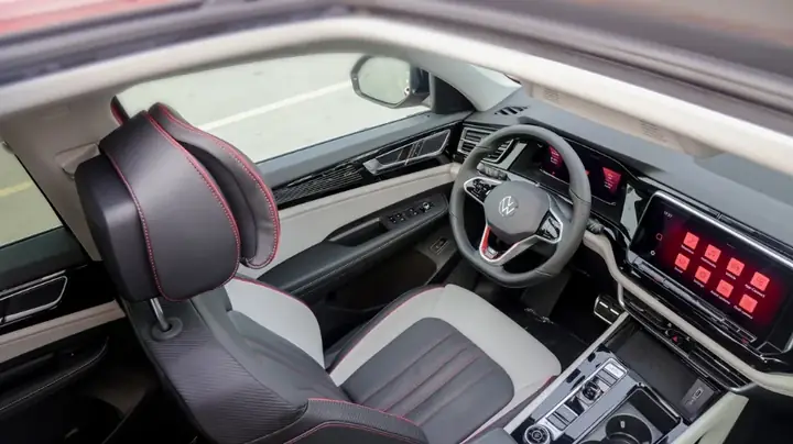 Cửa Sổ Trời Toàn Cảnh Panoramic Sunroof Cho Mỗi Chuyến Hành Trình Thêm Trọng Vẹn Hứng Khởi