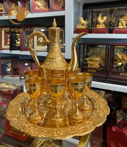 Bộ Ly Rượu Bằng Đồng Hoặc Chế Tác Vàng Nguyên Khối