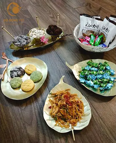 Bộ Ly Rượu Bằng Đồng Hoặc Chế Tác Vàng Nguyên Khối