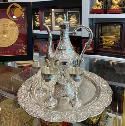 Bộ Ly Rượu Bằng Đồng Hoặc Chế Tác Vàng Nguyên Khối