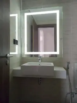 Gương Treo Tường Phòng Tắm Có Đèn Led...