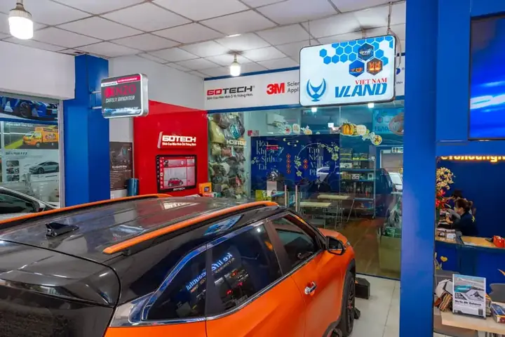 Các Cửa Hàng Hoàng Kim Bán Và Lắp Phụ Kiện Trang Trí Nội Thất Ô Tô Đa Dạng