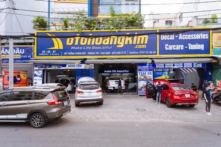 Các Cửa Hàng Hoàng Kim Bán Và Lắp Phụ Kiện Trang Trí Nội Thất Ô Tô Đa Dạng