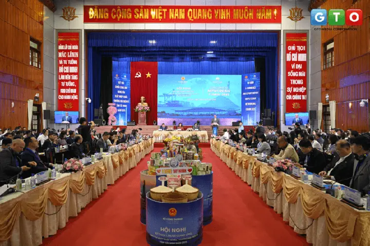 Đánh Giá Các Đơn Vị Cung Cấp Nội Thất Cho Chuỗi Điện Thoại Hàng Đầu