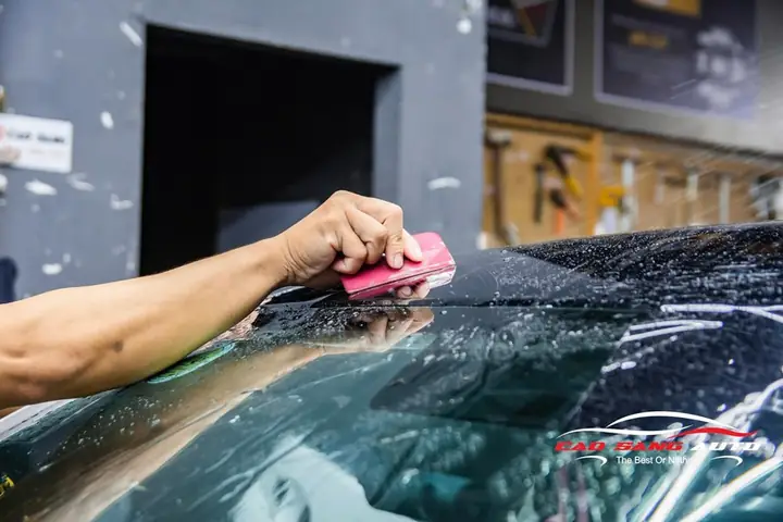 Việcdán Nóc Đen Toyota Altisđã Trở Thành Một Cách Thức Phổ Biến Để Tạo Điểm Nhấn Và Thay Đổi Diện Mạo Của Chiếc Xe. Với Sự Phát Triển Của Công Nghệ Dán Decal, Hiện Nay Có Nhiều Mẫu Dán Nóc Đen Cao Cấp Mới Nhất Dành Cho Xe Toyota Altis. Những Decal Này Không Chỉ Mang Đến Vẻ Ngoại Hình Bóng Như Sơn Mà Còn Làm Tăng Thêm Sự Sang Trọng Và Cá Nhân Hóa Cho Chiếc Xe Altis Của Bạn.