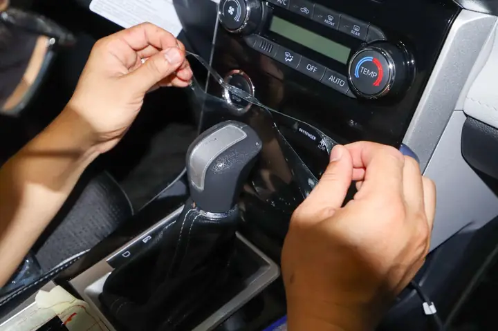 Dán Ppf Nội Thất Ô Tô Là Biện Pháp Nhằm Bảo Vệ Các Chi Tiết Nội Thất Ô Tô Bền Đẹp