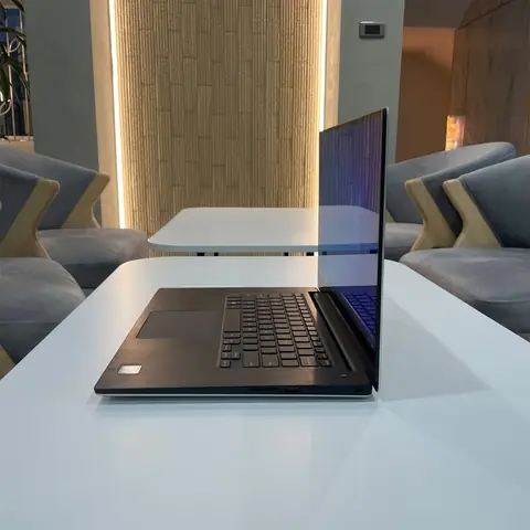 Làm Thế Nào Để Dell Xps 9560 Hoà Hợp Với Nội Thất Nhà Bạn?