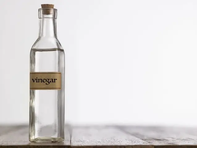 Sử Dụng Giấm Trắng Kết Hợp Với Nước Ấm