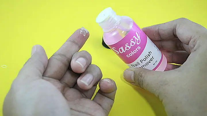 Sử Dụng Nước Tẩy Sơn Móng Tay (axeton)