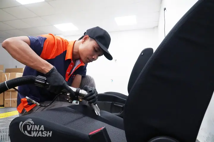 Tại Sao Nên Chọn Vinawash Để Vệ Sinh Nội Thất Xe Ô Tô?