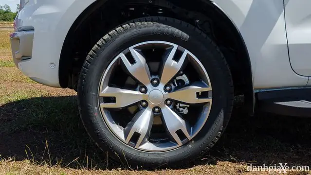 Ford Everest 2017 Titanium 2.2 Nội Thất