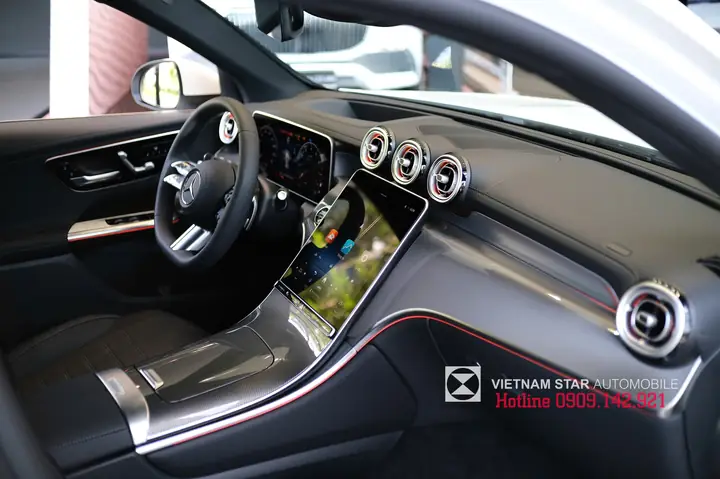 Khoang Lái Kỹ Thuật Số Và Trải Nghiệm Tiện Nghi Đỉnh Cao Trên Glc 300 2025