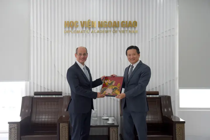 Giám Đốc Nội Thất Hùng Sơn Giám Đốc Nội Thất Hùng Sơn