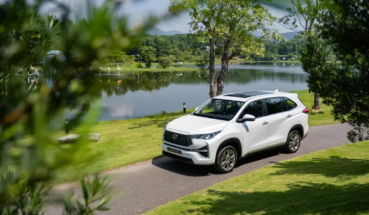 Innova 2.0e 2025, Giá Từ 825.000.000