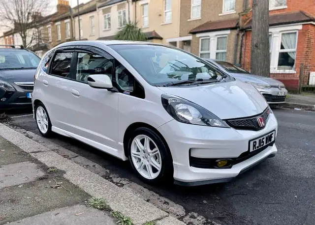 Honda Jazz Làm Lại Nội Thất: Hướng Dẫn Toàn Diện Cho Xe Cũ