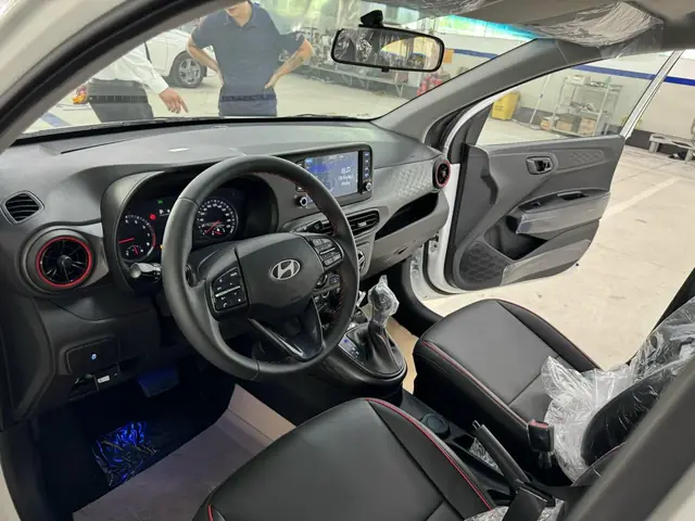 Nội Thất Hyundai I10 Hatchback 1.2at Tiêu Chuẩn