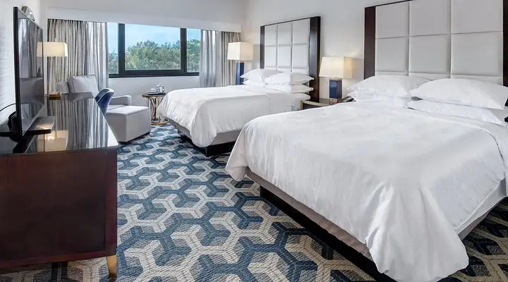 Điều Gì Tạo Nên Sự Sang Trọng Trong Nội Thất Phòng Ngủ Khách Sạn Sheraton?