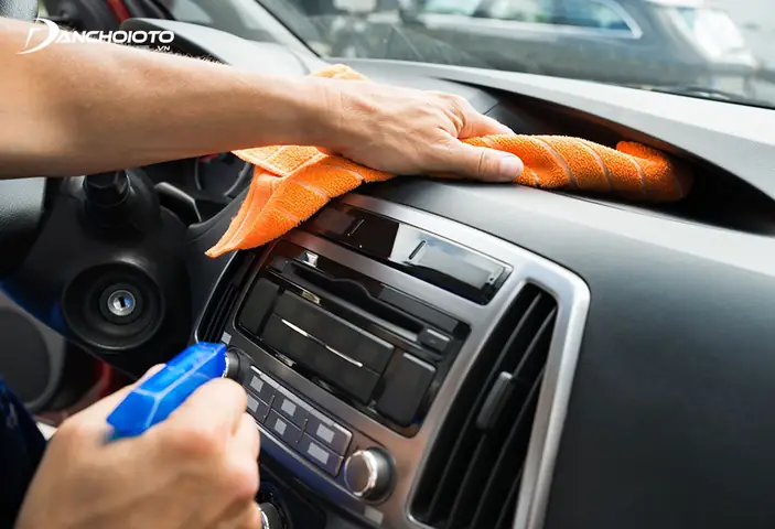 Nên Lựa Chọn Dịch Vụ Vệ Sinh Nội Thất Ô Tô Chuyên Nghiệp?