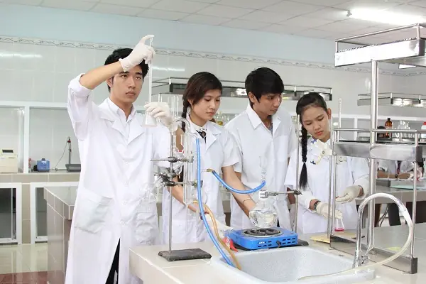 Kỹ Sư Công Nghệ Hóa Học - Xã Hội Luôn Cần Đến Bạn