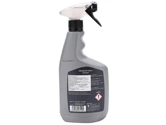 Thông Tin Chi Tiết Về Dung Dịch Vệ Sinh Nội Thất Michelin Fabric Cleaner W31425 - 600ml
