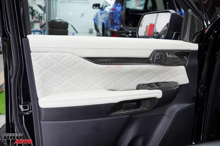 Màu Sắc Và Kiểu Dáng Phù Hợp Với Ford Everest