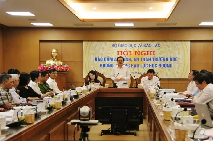 Top 5 Địa Chỉ Làm Nội Thất Xe Tải Ở Phùng Chất Lượng Cao