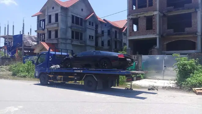Tnv - Sau Khoảng 5 Tháng Được Rao Bán, Chiếc Siêu Xe Lamborghini Murcielago Lp640 Mang Màu Sơn Xanh Verde Ithaca Độc Nhất Việt Nam Đã Tìm Thấy Người Mua Mới Ở Hải Phòng. Hiện Ngoại Thất Xe Mang Màu Đen Bóng.