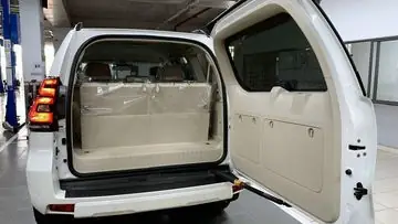 Nội Thất Toyota Land Cruiser Prado 2023: Các Hàng Ghế