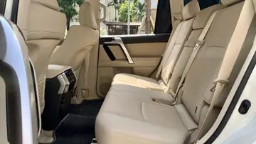 Nội Thất Toyota Land Cruiser Prado 2023: Các Hàng Ghế