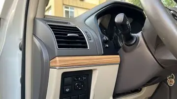Nội Thất Toyota Land Cruiser Prado 2023: Khoang Lái