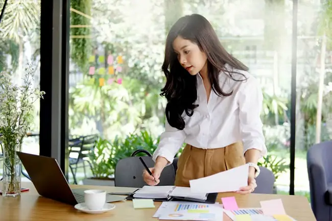 Tôi Có Nên Thuê Thư Ký Hay Ctv Dịch Thuật Làm Hợp Đồng Thi Công Nội Thất Tiếng Anh Hay Không?