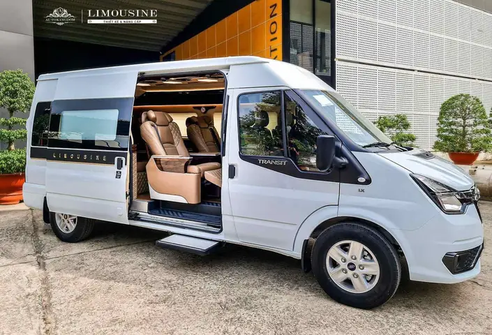 Thuê Xe Limousine 9 Chỗ Ford Transit
