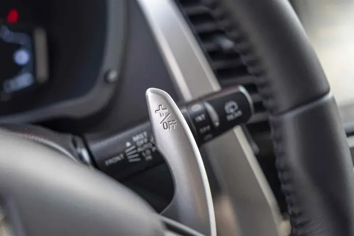 Nội Thất Mitsubishi Pajero Sport 2024: Khoang Lái
