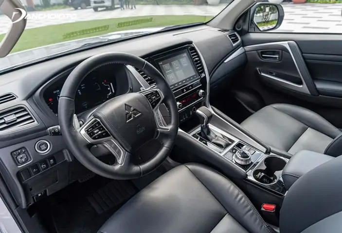 Nội Thất Mitsubishi Pajero Sport 2024: Khoang Lái