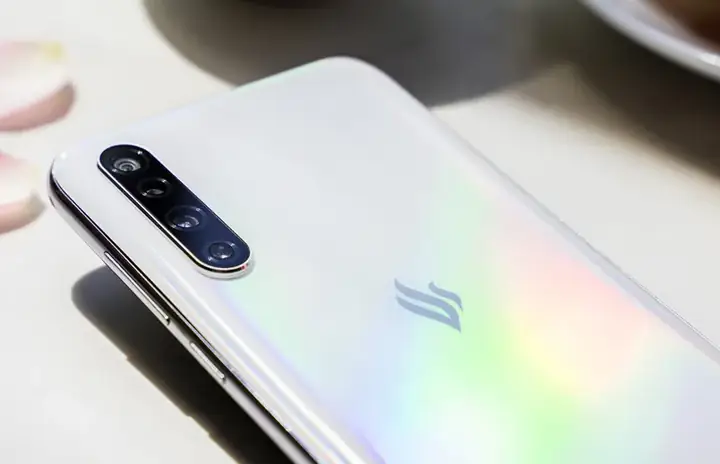 Live 1 Của Vinsmart Giống 16xs Của Meizu: Có Đáng “sốc“?