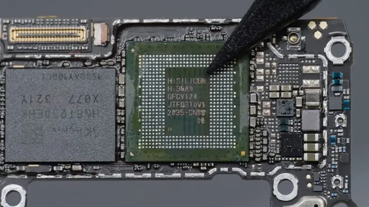 Huawei Đã Không Ngừng Mở Rộng Và Phát Triển Các Dòng Sản Phẩm Của Hãng Mặc Cho Đang Chịu Lệnh Trừng Phạt Từ Mỹ. Huawei Gần Đây Đã Cho Ra Mắt Dònghuawei Mate 60với Sản Phẩm Chủ Lực Làhuawei Mate 60 Pro. Hãy Cùng Mình Khám Phá Nội Thất Bên Trong Của Huawei Mate 60 Pro Xem Có Gì Nhé.