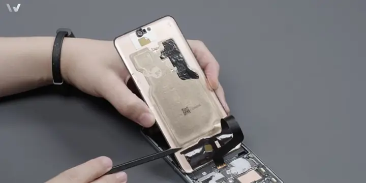 Huawei Đã Không Ngừng Mở Rộng Và Phát Triển Các Dòng Sản Phẩm Của Hãng Mặc Cho Đang Chịu Lệnh Trừng Phạt Từ Mỹ. Huawei Gần Đây Đã Cho Ra Mắt Dònghuawei Mate 60với Sản Phẩm Chủ Lực Làhuawei Mate 60 Pro. Hãy Cùng Mình Khám Phá Nội Thất Bên Trong Của Huawei Mate 60 Pro Xem Có Gì Nhé.