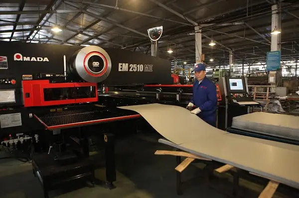 Hệ Thống Dây Chuyền Máy Móc Sản Xuất