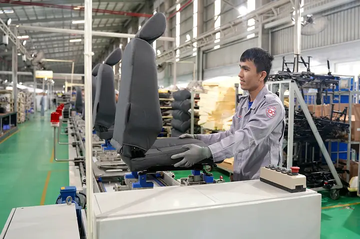 Nhà Máy Sản Xuất Nội Thất Line