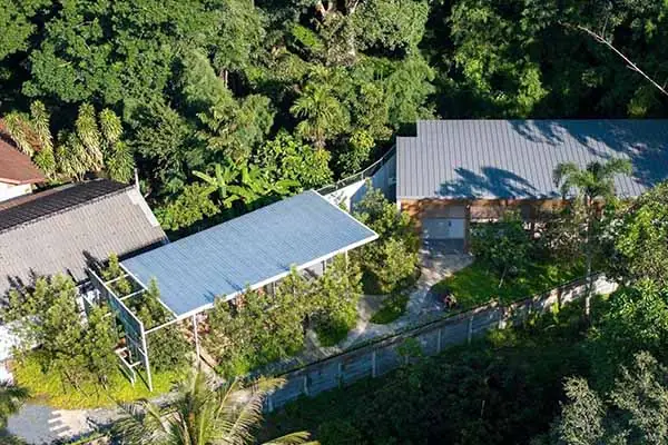Nhà Sử Dụng Vật Liệu Kính Nội Thất Thiên Nhiên