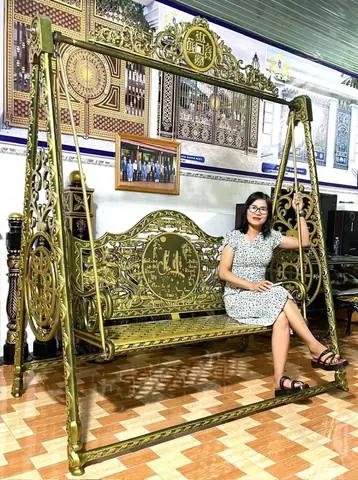 Xích Đu Nhôm Đúc Trong Không Gian Phòng Khách