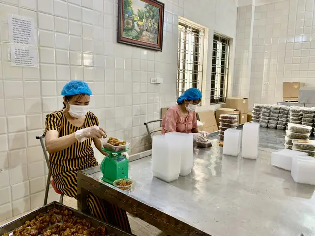 Sản Xuất Ô Mai Phục Vụ Thị Trường Dịp Tết Tại Xã Phương Chiểu (thành Phố Hưng Yên)