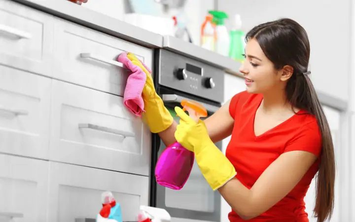 Cách Xử Lý Ẩm Mốc Trong Tủ Bếp Bị Ẩm