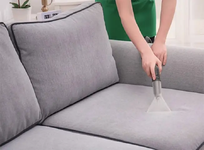Bước 1: Làm Sạch Bụi Bẩn Bám Trên Ghế Sofa Vải Bước 1: Làm Sạch Bụi Bẩn Bám Trên Ghế Sofa Vải