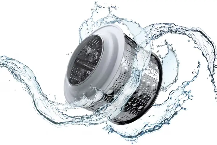 Động Cơ Máy Giặt Đang Xoáy Với Nước